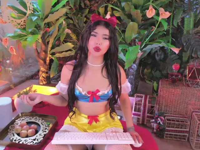 MiaLaurence