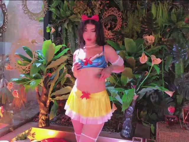 MiaLaurence