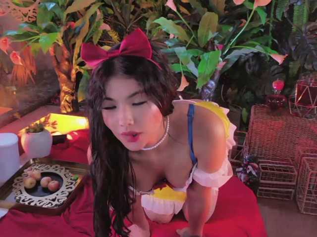 MiaLaurence live cam on BongaCams
