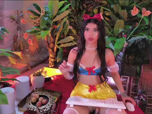 MiaLaurence