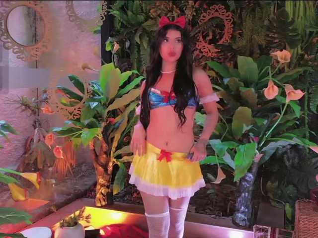 MiaLaurence