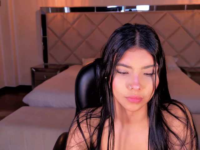 MiaLaurence live cam on BongaCams