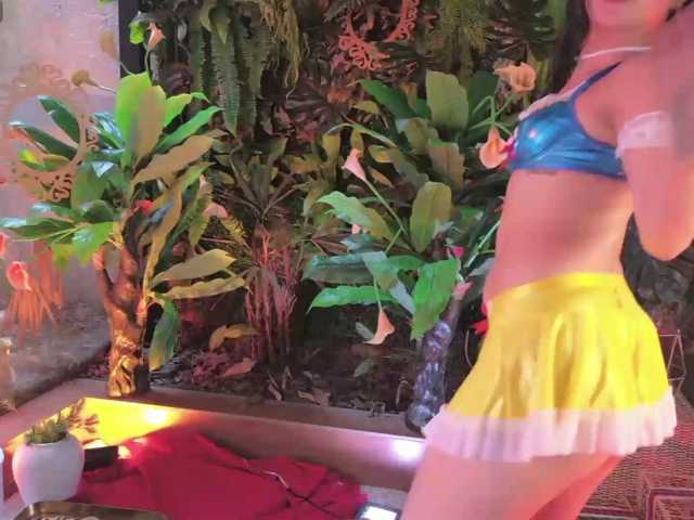 MiaLaurence
