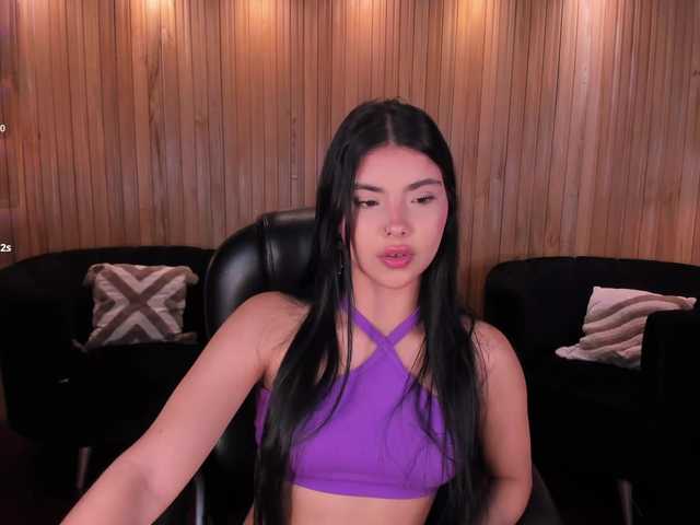 MiaLaurence webcam