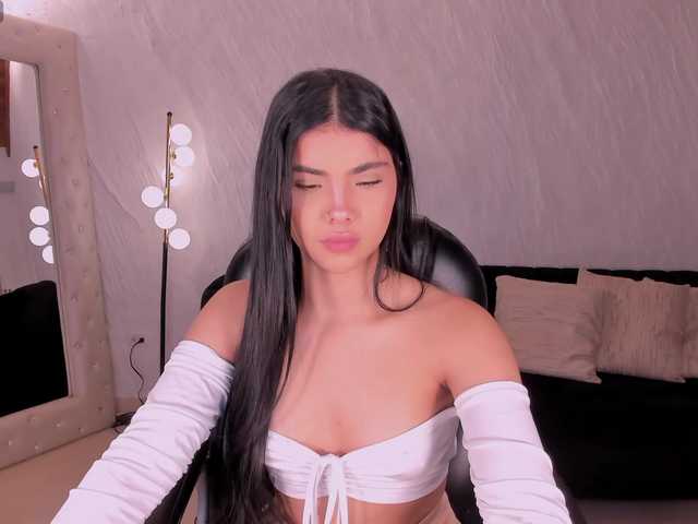 MiaLaurence live webcam show