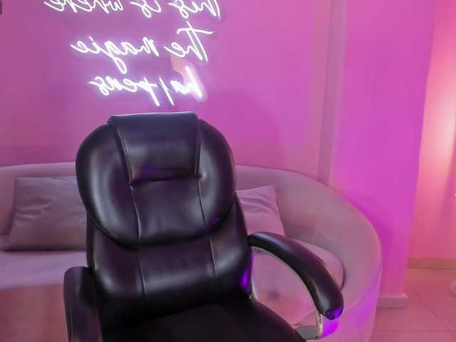 MiaLaurence's BongaCams show and profile