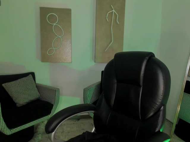 MiaLaurence