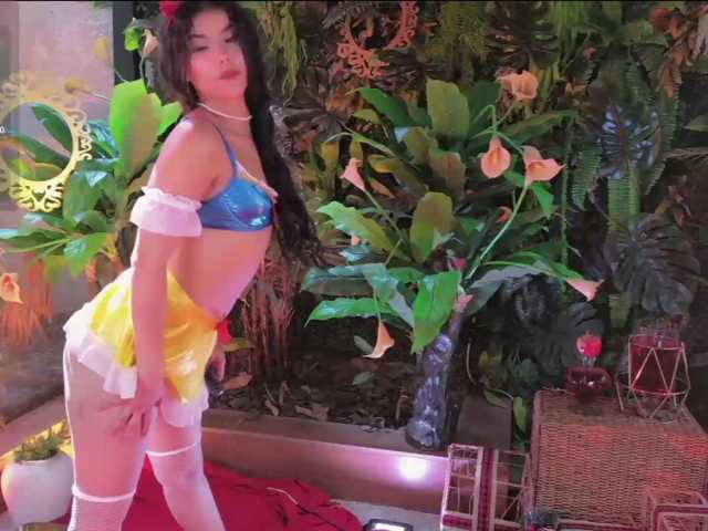 MiaLaurence