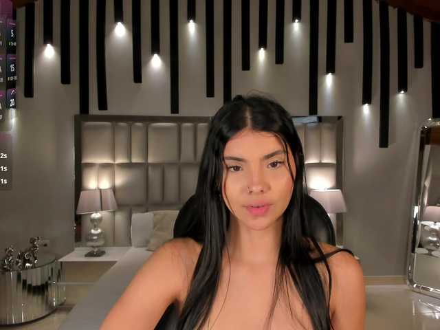 MiaLaurence live cam on BongaCams