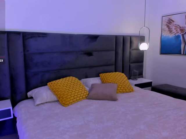 MiaLaurence live webcam show