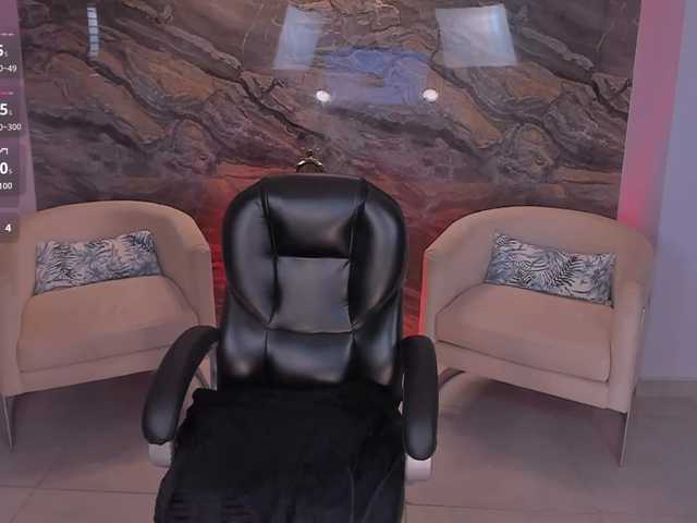 MiaLaurence