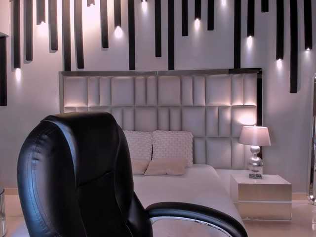 MiaLaurence live cam on BongaCams