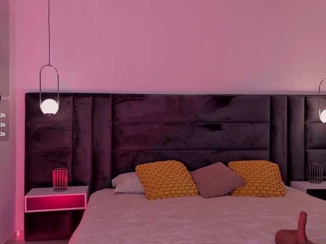 MiaLaurence live webcam show