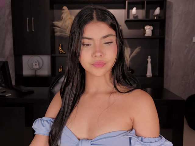 MiaLaurence live cam on BongaCams