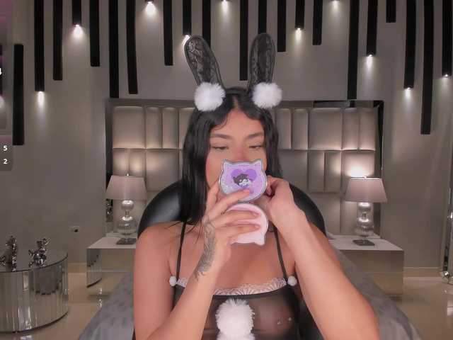 MiaLaurence live cam on BongaCams