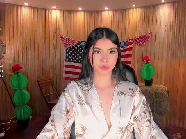 MiaLaurence live cam on BongaCams