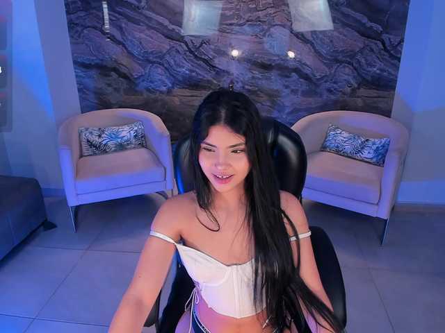 MiaLaurence live cam on BongaCams