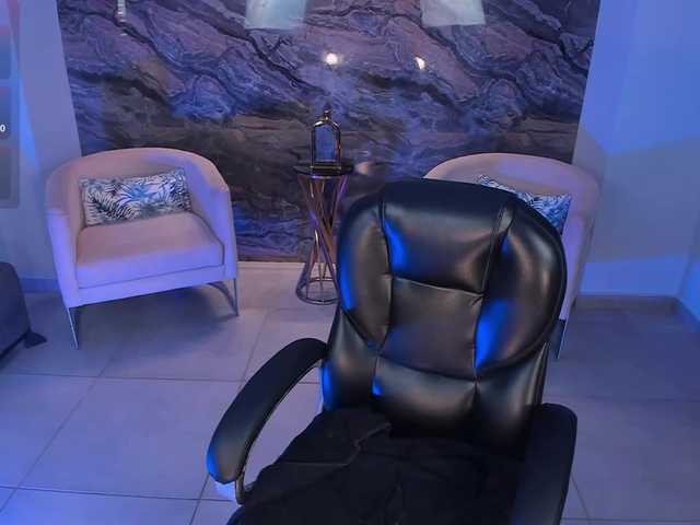 MiaLaurence