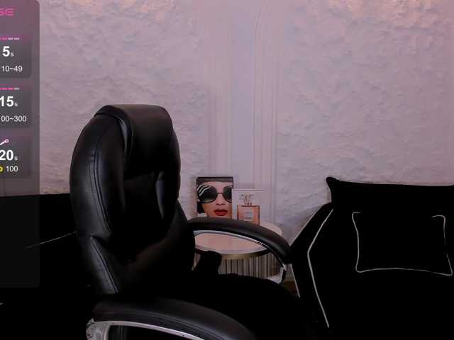 MiaLaurence
