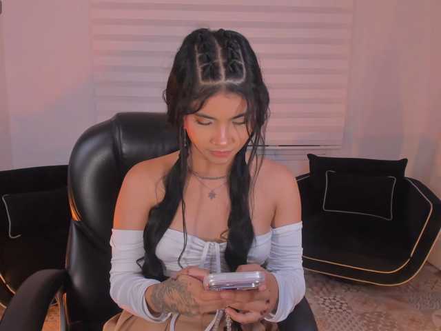 MiaLaurence live cam on BongaCams