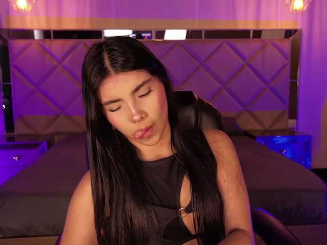 MiaLaurence live cam on BongaCams