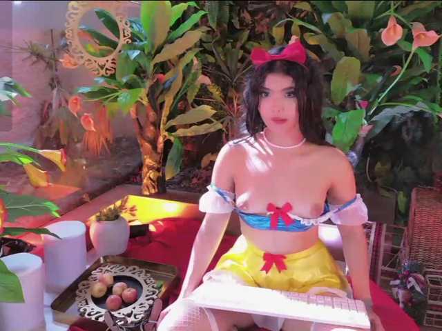 MiaLaurence