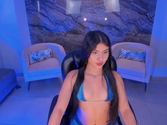 MiaLaurence live cam on BongaCams