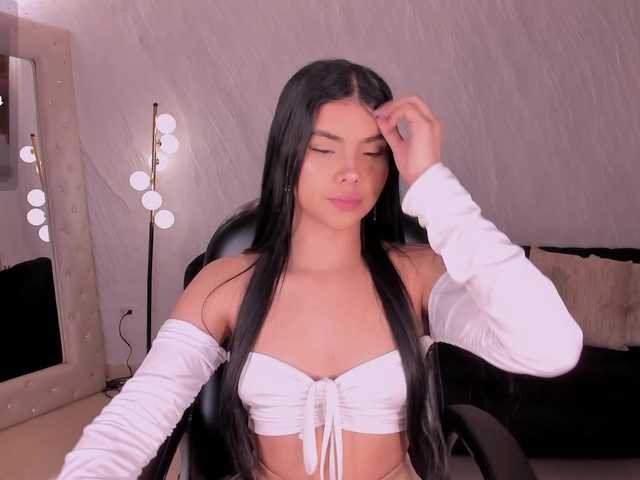MiaLaurence live cam on BongaCams