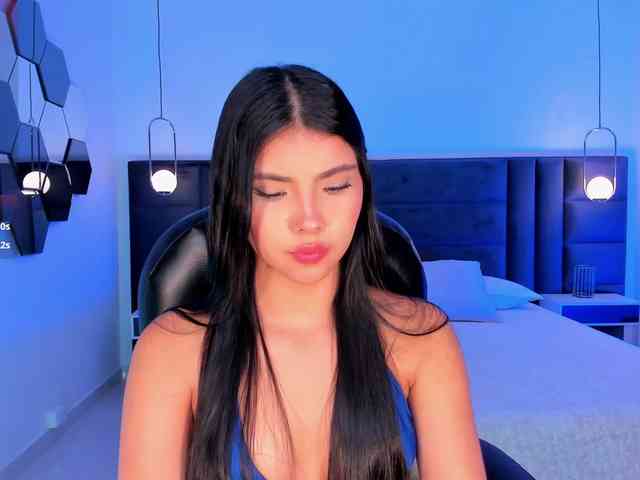 MiaLaurence