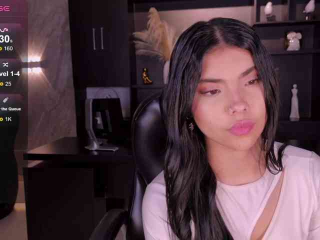 MiaLaurence webcam
