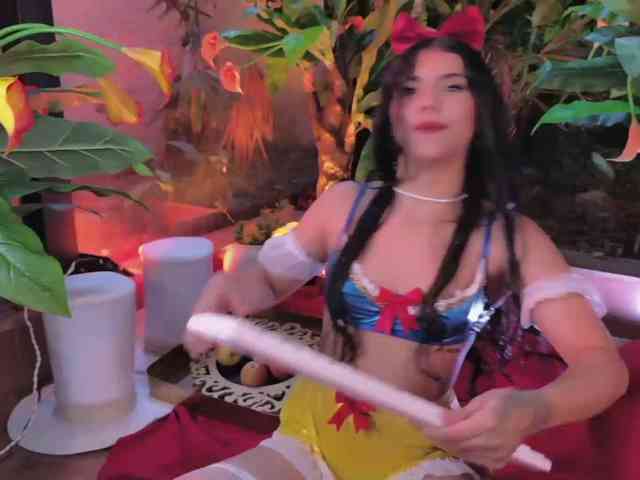 MiaLaurence