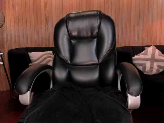 MiaLaurence webcam