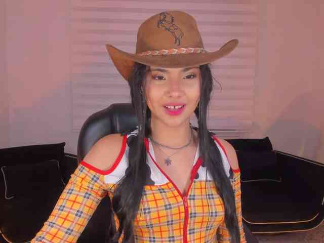 MiaLaurence