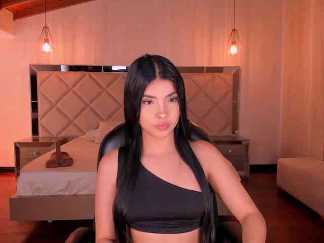 MiaLaurence
