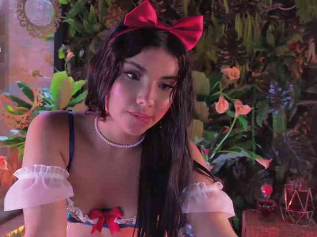 MiaLaurence