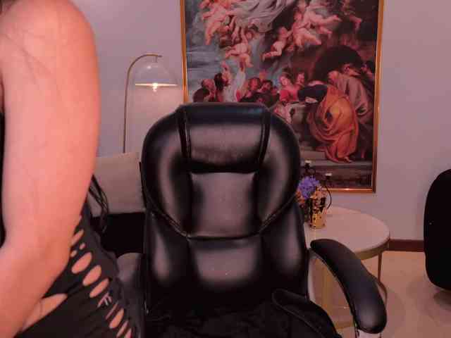 MiaLaurence webcam