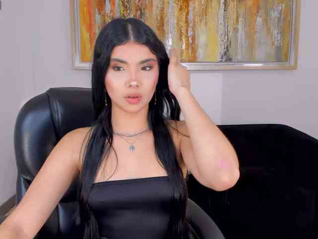 MiaLaurence