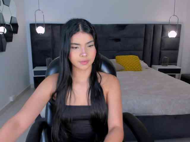 MiaLaurence MiaLaurence