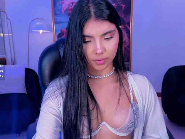 MiaLaurence
