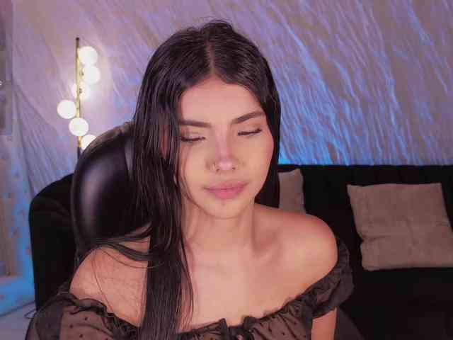 MiaLaurence MiaLaurence