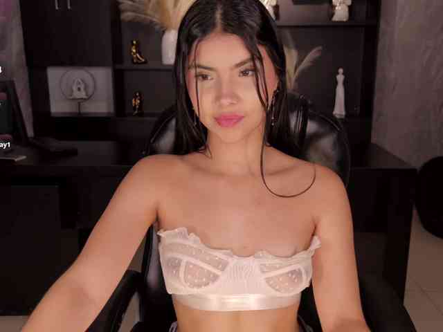 MiaLaurence