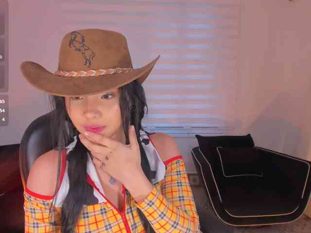 MiaLaurence