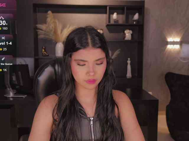MiaLaurence webcam