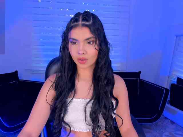MiaLaurence