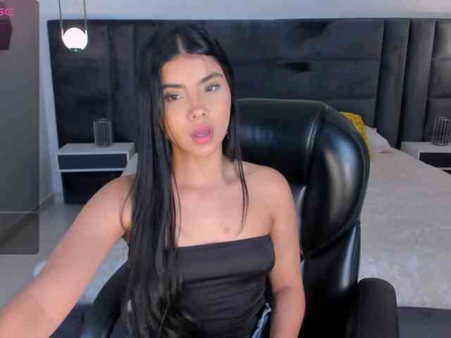 MiaLaurence MiaLaurence
