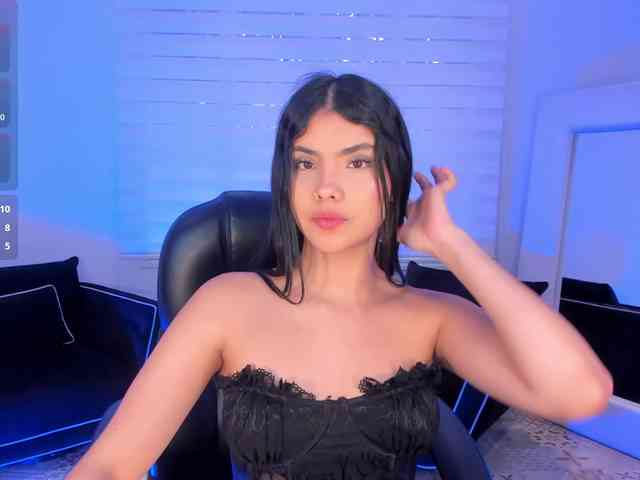 MiaLaurence