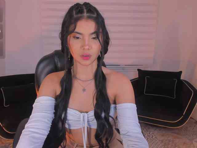 MiaLaurence Live Webcam on BongaCams