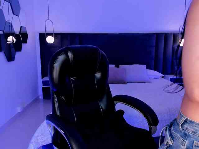 MiaLaurence