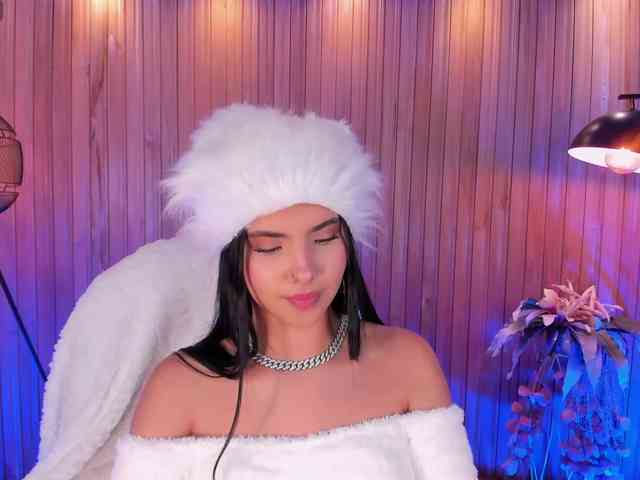 MiaLaurence webcam