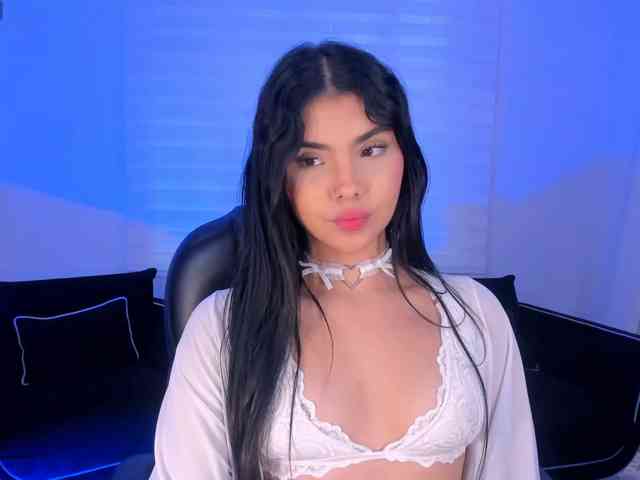 MiaLaurence